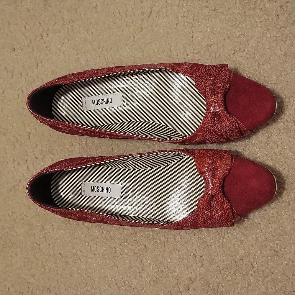 Moschino red suede kitten heels with bows and box, size 40.